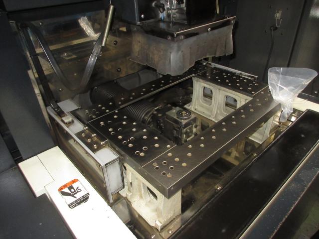 ワイヤ放電加工機(UN055)